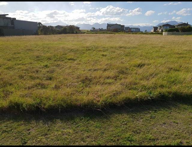 LAND FOR SALE IN OUBAAI